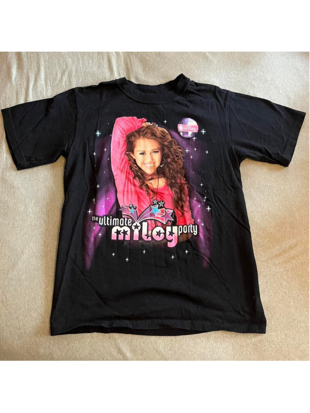 Miley Cyrus black graphic tee Size M #miley #tshirt
True y2k 
From her 2009 tour